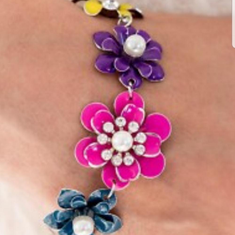 Reserved Paparazzi Flower Patch Fantasy Bracelet - Picture 7 of 7